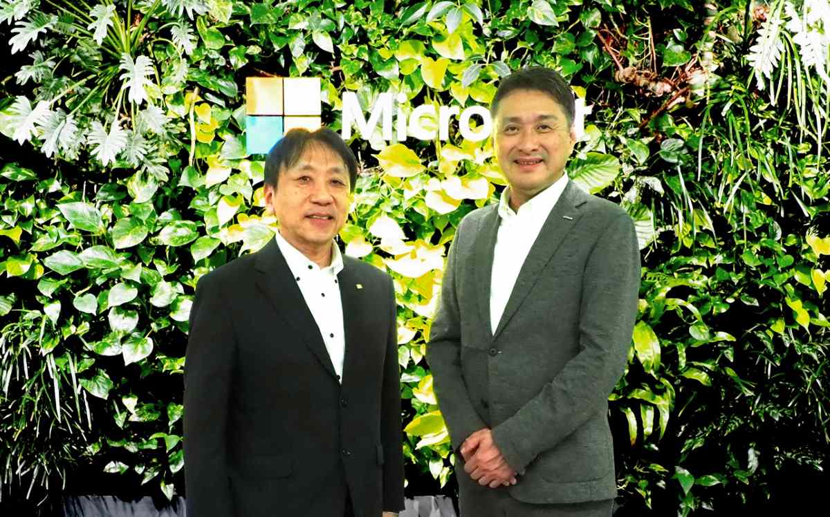 （左から）ファナック株式会社 専務執行役員 FA研究統括本部長 野田 浩  日本マイクロソフト株式会社 執行役員 常務 インダストリアル＆製造事業本部長 横井 伸好